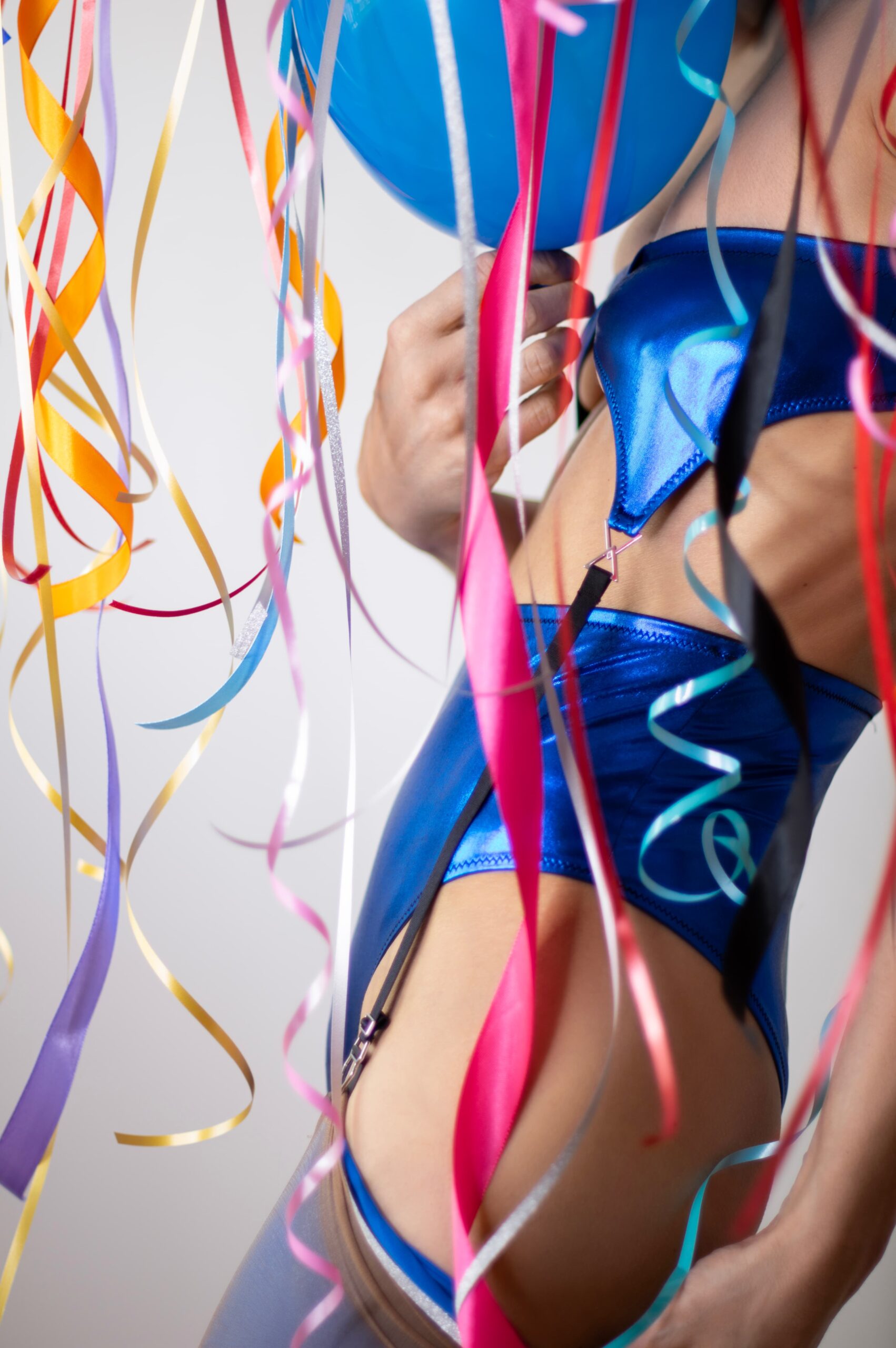 Le Corps en Vrille — Tirage Fine Art limité signé de Middy Sebolavy, impression pigmentaire sur papier Hahnemühle Photo Rag, disponible en 30 × 20 cm, 45 × 30 cm ou 60 × 40 cm.